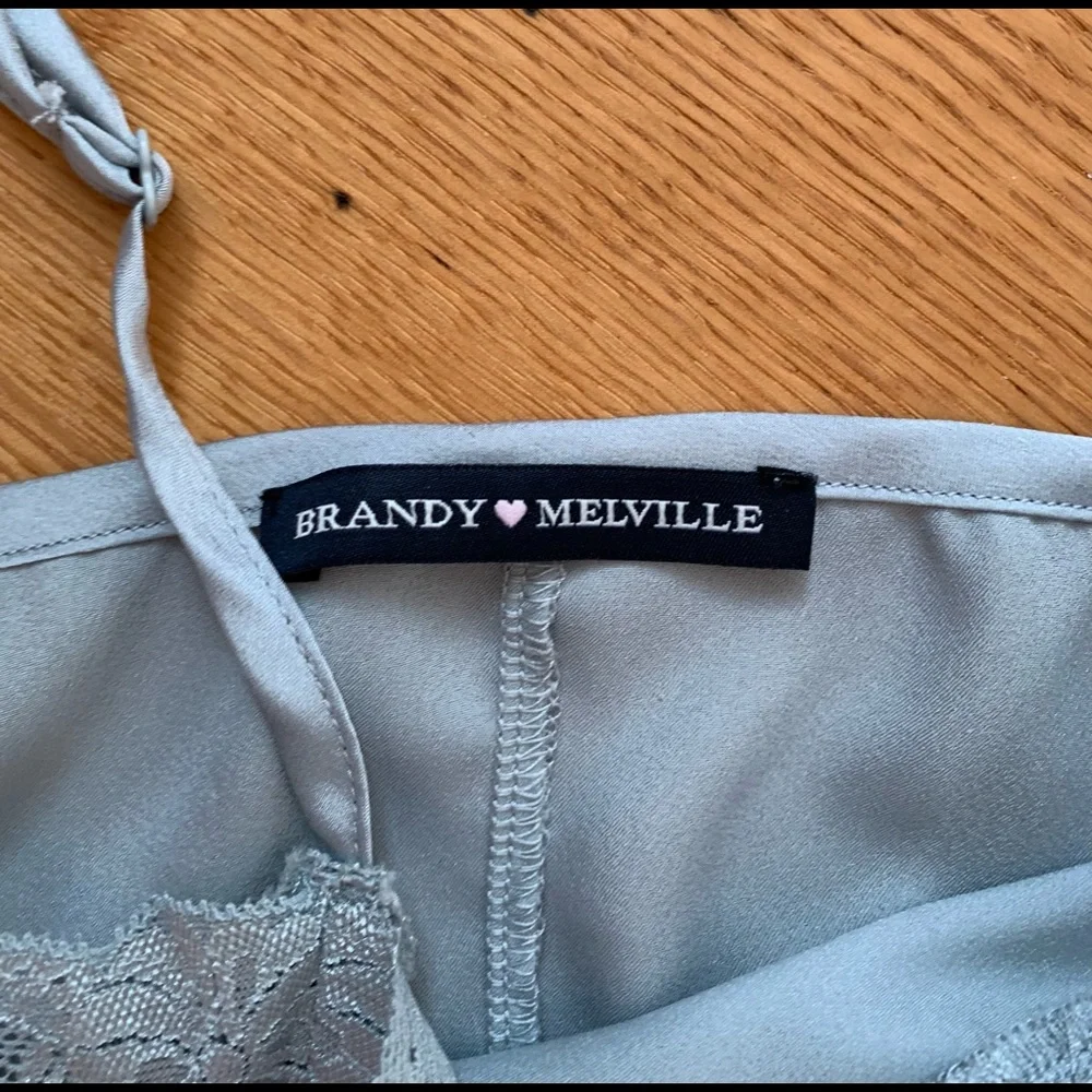 Brandy Melville cropped cami - Picture 3 of 4